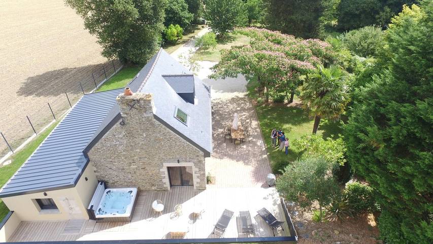 Gîte pour 6 personnes, avec Jacuzzi ainsi que Terrasse et Jardin à Bourseul