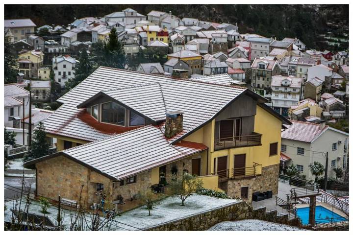 Casa de férias para 10 pessoas, com vista e piscina e ainda jardim em Loriga