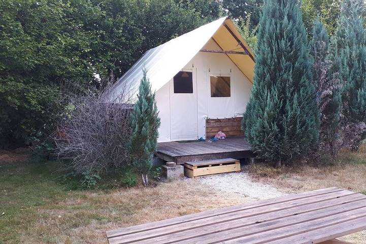 Location de vacances pour 4 personnes, avec piscine et terrasse, animaux acceptés dans Le Clerjus