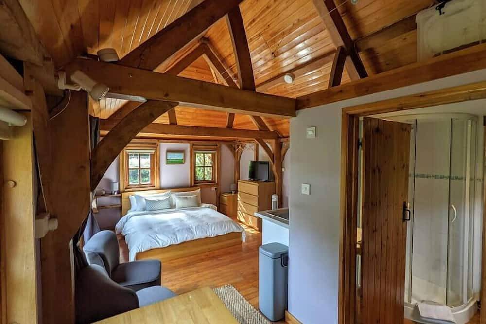 Cabin in the Forest. in Brockenhurst, Hampshire