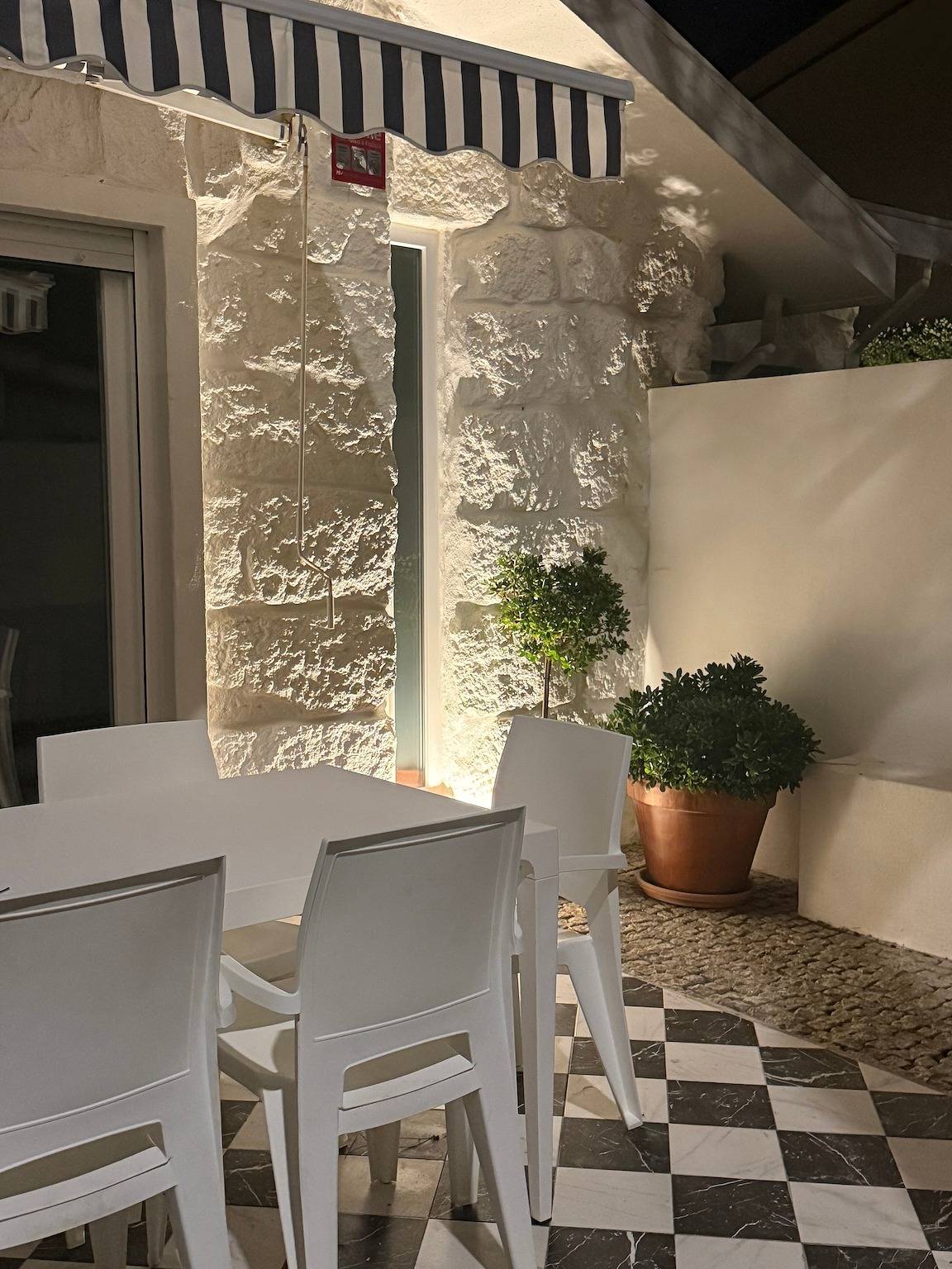 House 30m from Mindelo Beach, Private Terrace & Wi-Fi in Vila Chã, Porto District