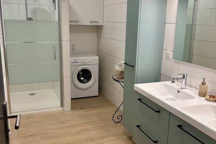 Appartement entier, Appartement 6 personnes entièrement rénové et climatisé in Saint-Cannat, Région d'Aix-en-Provence
