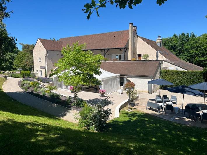 Gîte pour 9 personnes, avec Terrasse ainsi que Jardin et Vue à Marey-lès-Fussey