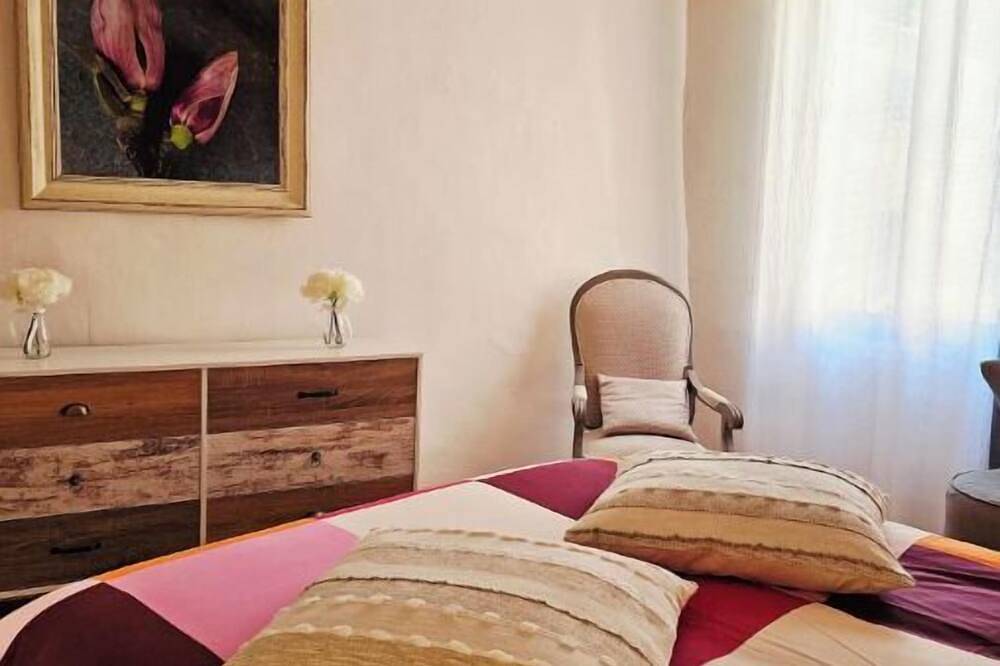 Ganze Wohnung, Les Cols du Ventoux - \"Col de la Madeleine\" apartment in the heart of the village of Bédoin. in Bédoin, Parc naturel régional du Mont-Ventoux