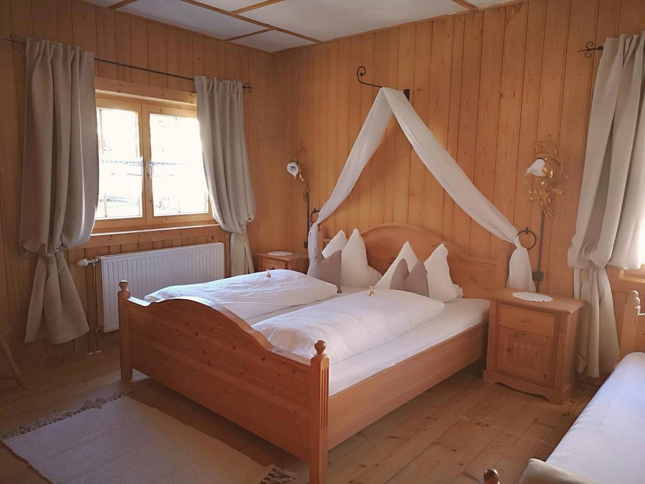 Ganze Wohnung, Apartment Das Krumerhaus – "Der Gerlosstein" mit Bergblick und Blick auf den Dorfplatz, Balkon in Tuxer Alpen, Aschau im Zillertal