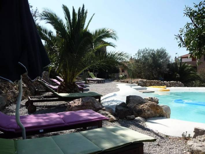 Location de vacances pour 3 personnes, avec jardin et piscine à Porticello