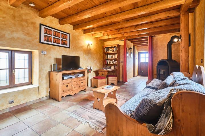 Casa de vacaciones 'Chateau De Merande' con vistas a las montañas, terraza privada y Wi-Fi in Arbin, Chambéry region
