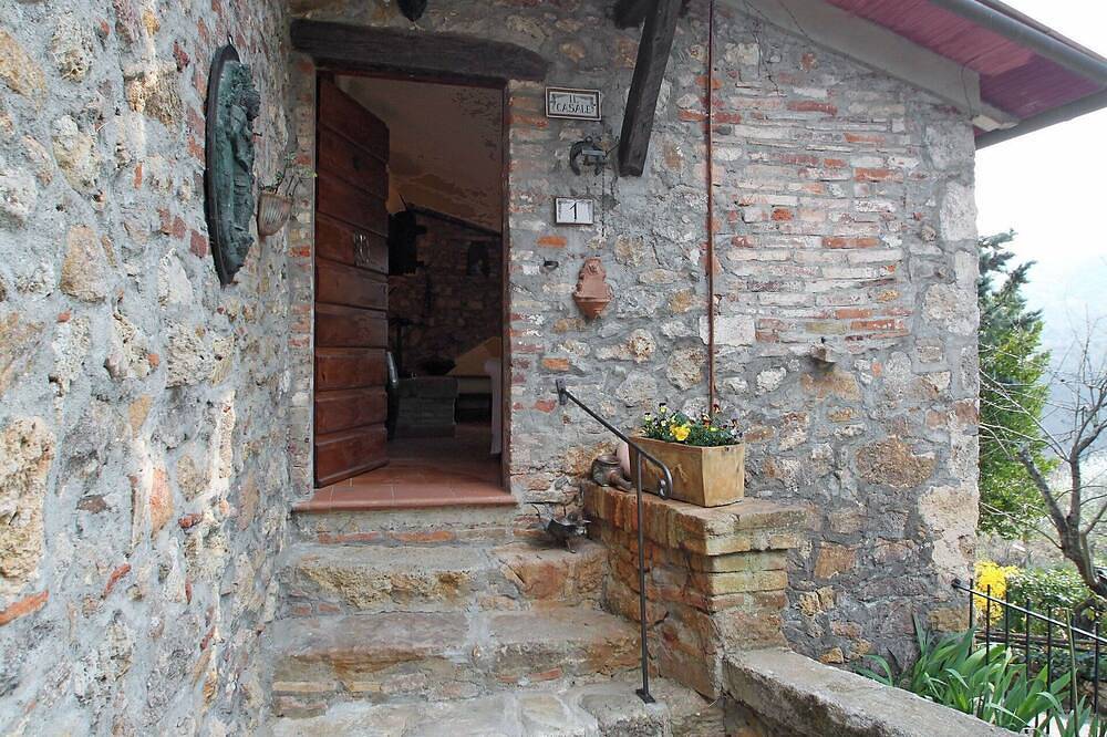 Mooi vrijstaand vakantiehuis met Wifi, privé zwembad, Tv, patio, parking, huisdieren toegestaan in Monticiano, Provincie Siena
