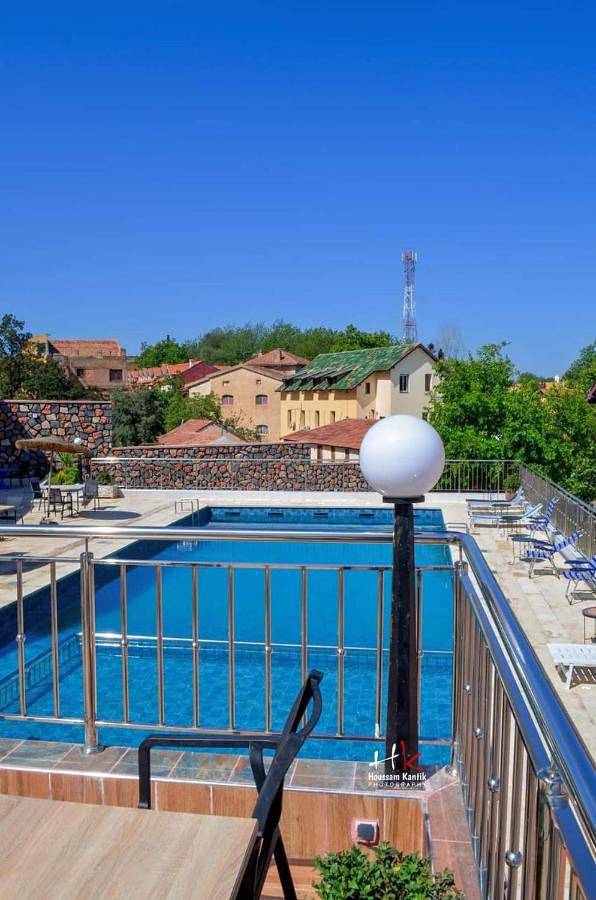 Hôtel pour 2 personnes, avec piscine ainsi que bassin pour enfant et jardin dans Imouzzer du Kandar - 3