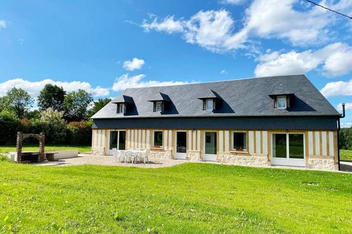 Gîte pour 8 personnes, avec jardin à L'Hôtellerie