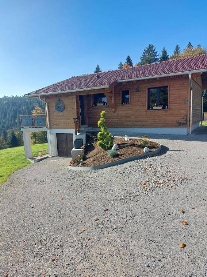 Location de vacances pour 6 personnes, avec vue et jardin dans Charmauvillers