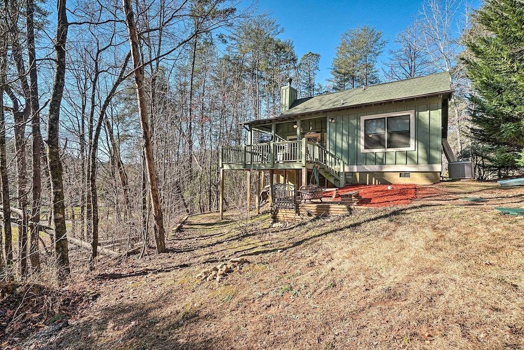 Outdoor Adventure - Charming Cabin w/ Hot Tub in Chattahoochee National Forest