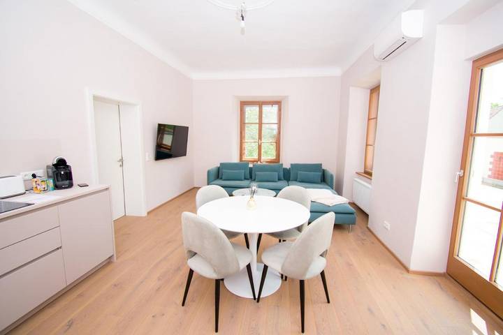 Ferienwohnung für 4 Personen, mit Terrasse und Ausblick in Feldbach