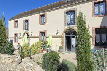 Gîte pour 12 personnes, avec terrasse à Mareil-le-Guyon