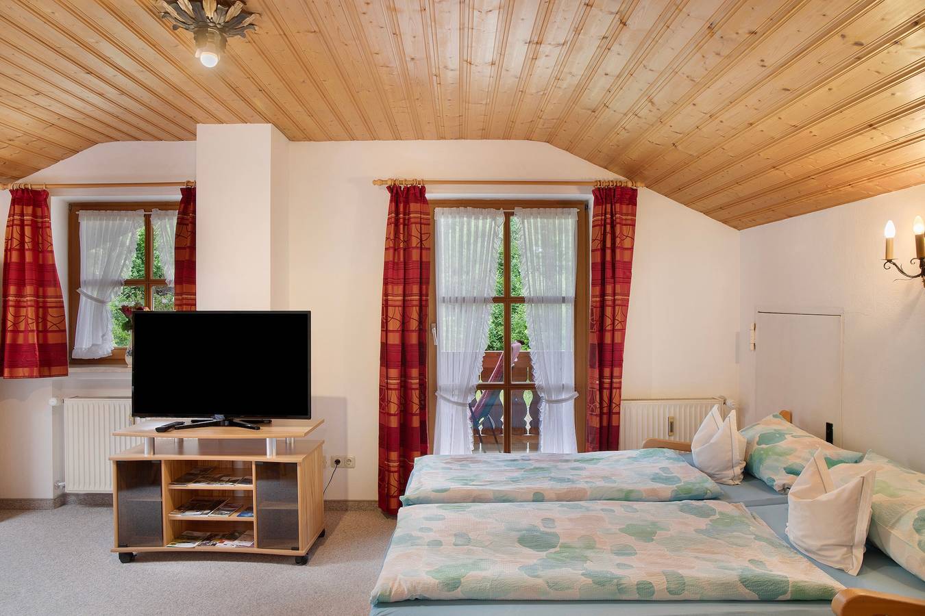 Ganze Wohnung, Ferienwohnung 'Frieder' mit Bergblick, Gemeinschaftsgarten und Wi-Fi in Grainau, Eibsee