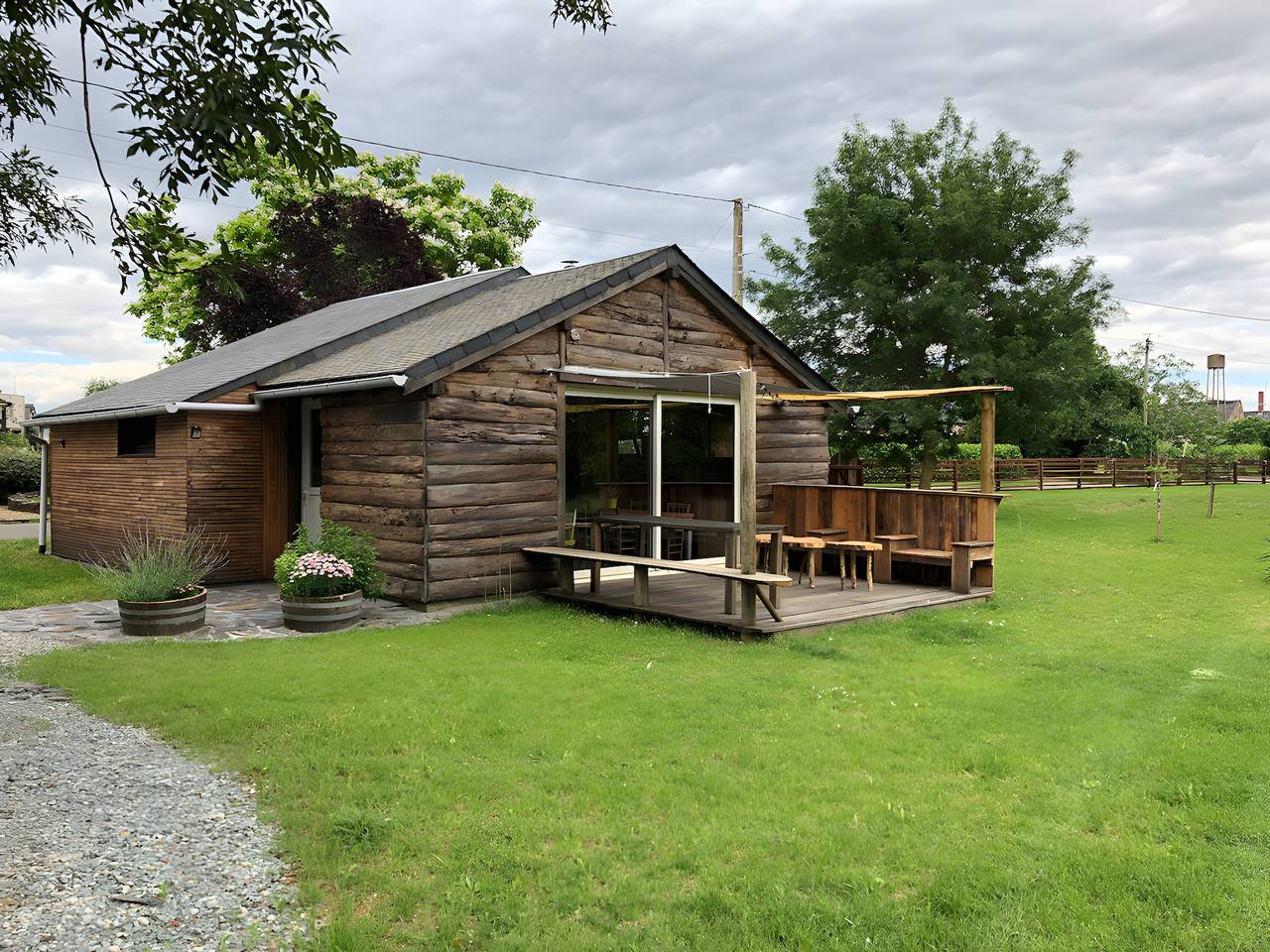 Cabaña junto a un estanque en Brissac in Brissac-Loire-Aubance, Angers region