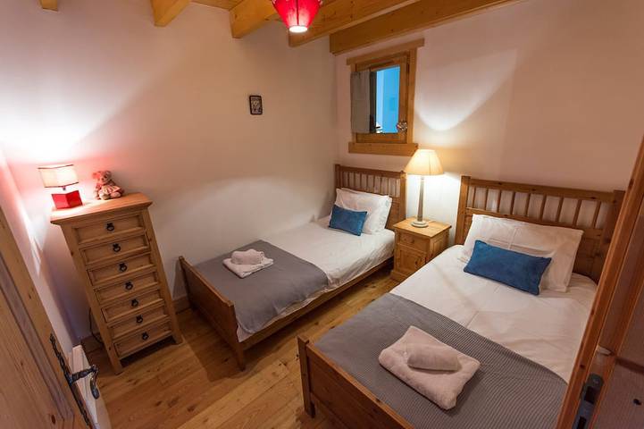 Appartement entier, Spacieux appartement en duplex avec 2 espaces de vie, en face à la télécabine in Samoëns, Région de Bonneville