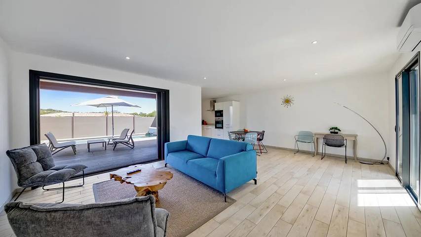 Villa pour 9 personnes, avec terrasse et piscine dans Cala Rossa