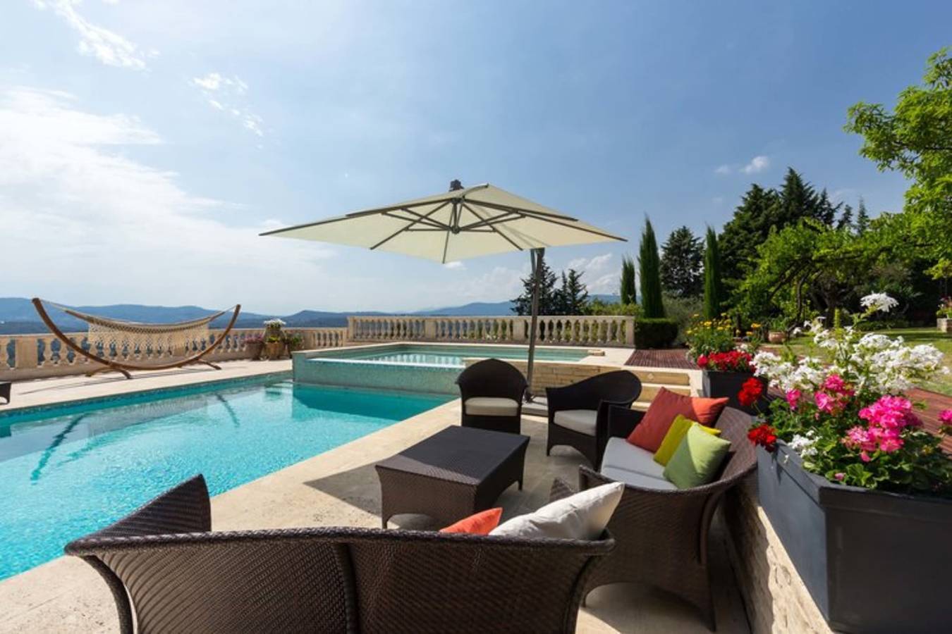 Luxury villa for 18 people with heated pool near Cannes in Mouans-Sartoux, Cannes region