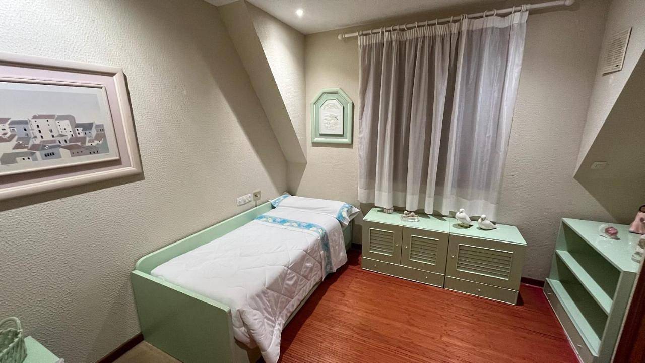 Chalet con piscina y 2000 m de jardín in Vigo, Costa de Galicia