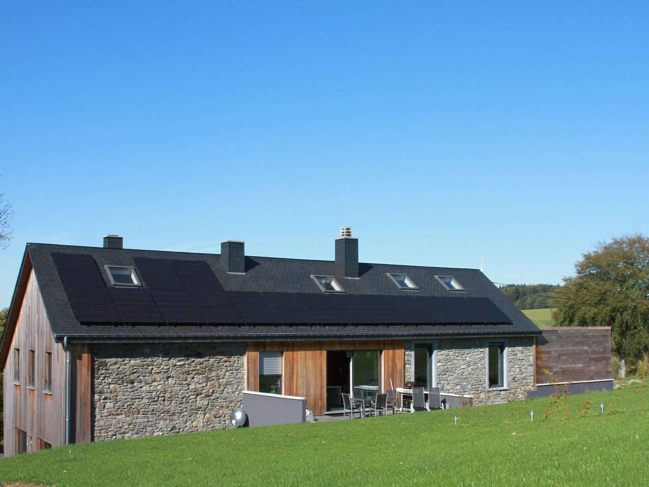 Luxury Cottage in Vaux-sur-Sûre with Jacuzzi in Vaux-sur-Sûre, Parc naturel Haute-Sûre Forêt d'Anlier