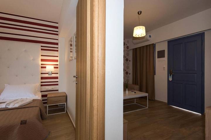 Station pour 4 personnes, avec vue et bassin pour enfant ainsi que jardin et piscine dans Malia - 2