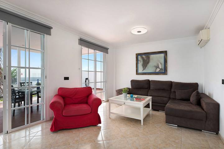 Holiday Home 'La Marina' with Pool, Garden & Wi-Fi in Puerto del Carmen, Tías