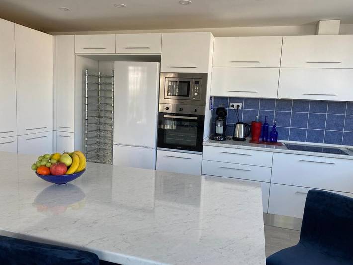 Location de vacances pour 6 personnes, avec vue ainsi que jardin et piscine, animaux acceptés à Castelldefels - 2
