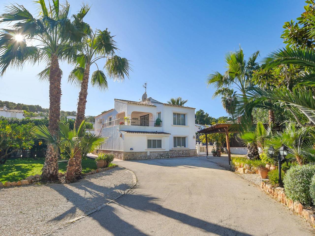 Geräumige Villa in Moraira mit beheiztem Pool, in Strandnähe und ideal für Familien. in Cap Blanc, Teulada (Spanien)