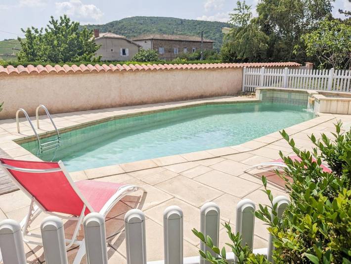 Location de vacances pour 10 personnes, avec jardin ainsi que piscine et vue à Quincié-en-Beaujolais - 3