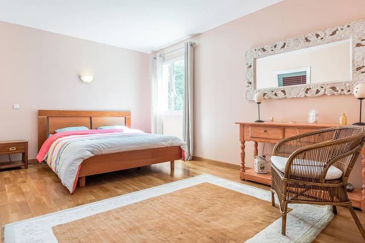 Location de vacances pour 8 personnes, avec terrasse et jardin à Fuveau - 2