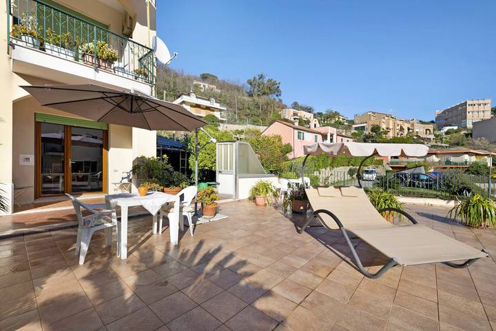 Appartamento per 4 persone, con Giardino a Comune di Finale Ligure
