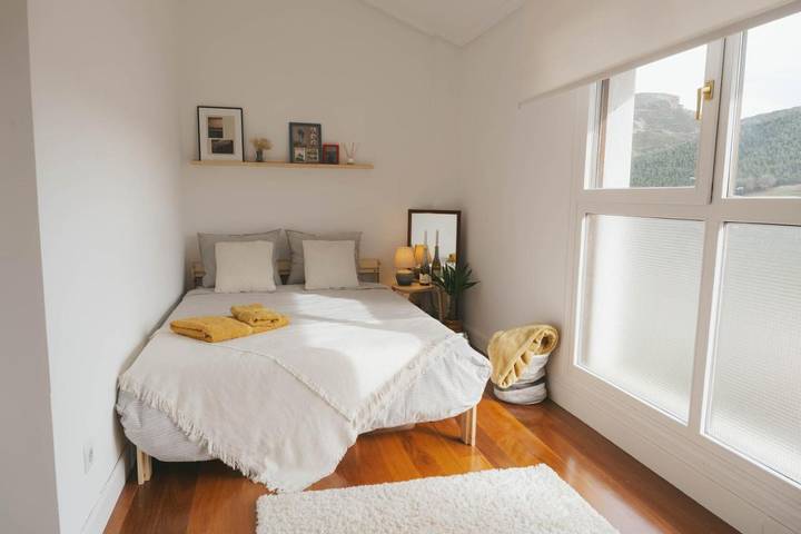 Chambre d’hôte pour 3 personnes, avec terrasse ainsi que jardin et vue, animaux acceptés
