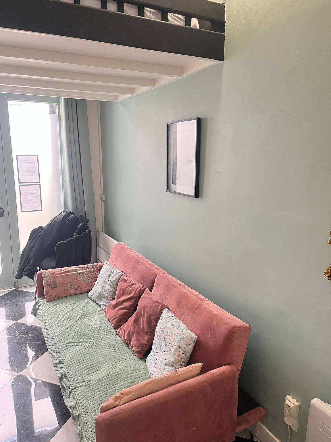 Entire apartment, Lovely Studio in Beautiful Montmarte Area in Paris, Ile de France