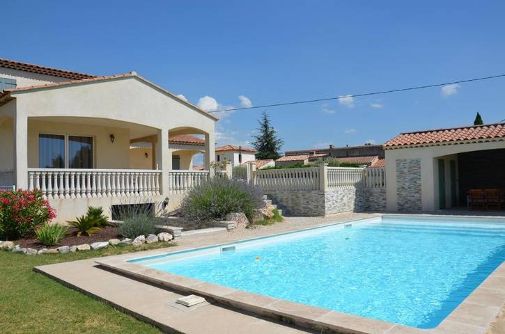 Gîte pour 4 personnes, avec vue et piscine ainsi que terrasse et jardin à Pourrières - 4