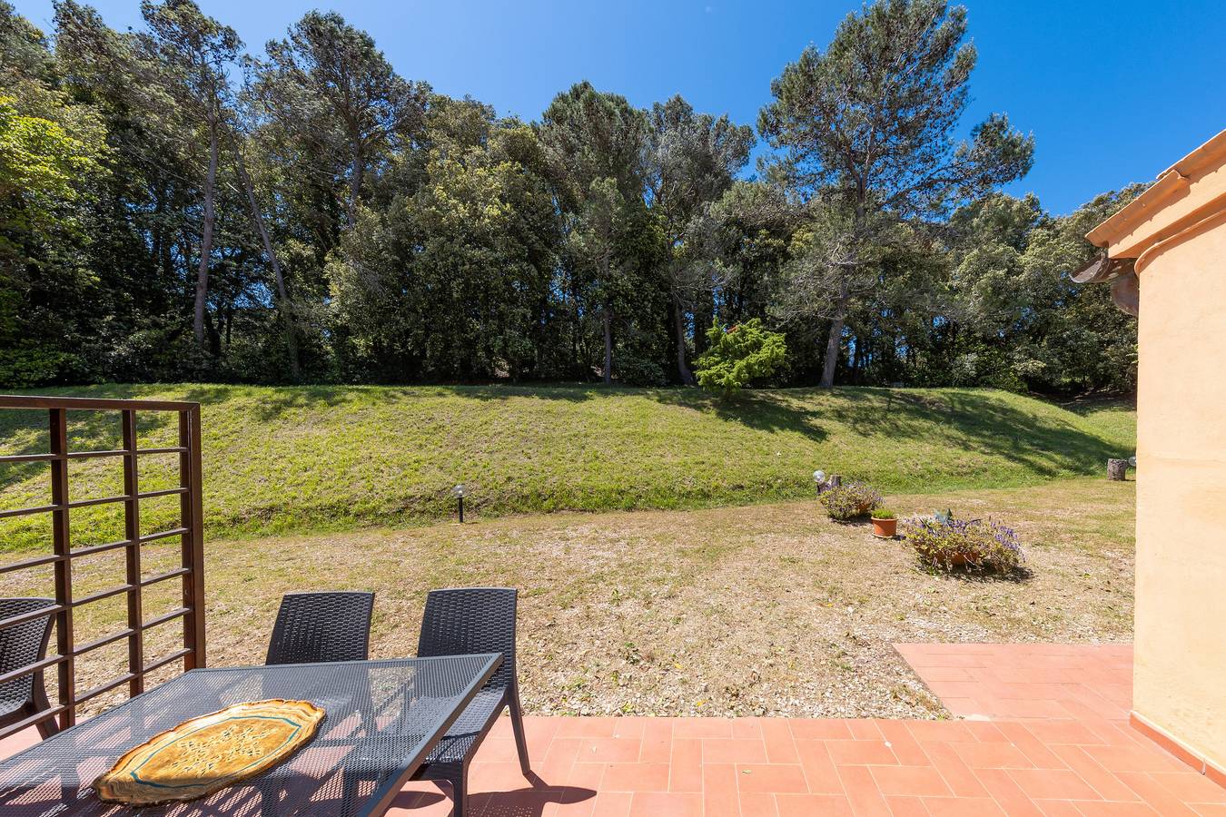 Appartamento intero, Appartamento 'Mirtillo' con piscina condivisa, Wi-Fi e aria condizionata in Livorno, Costa degli Etruschi