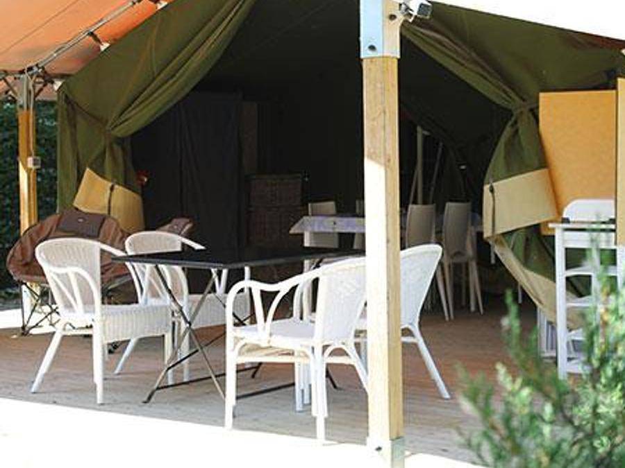 Flower Camping l'Epi Bleu - Tienda de lona y madera 5 personas - Freeflower Standard 37m² (2 dormitorios) - 10m² terraza incluida in Banon, Forcalquier region