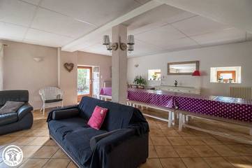 Gîte pour 14 Personnes dans Ceyssat, Région de Clermont-Ferrand, Photo 4