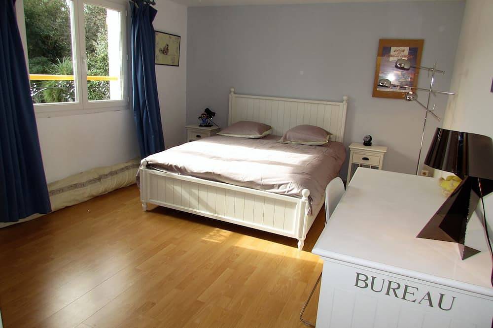 Apartamento entero, Magnífico nivel del jardín con piscina privada, sin vecinos, río a 300m. in Biot, Region de Cannes