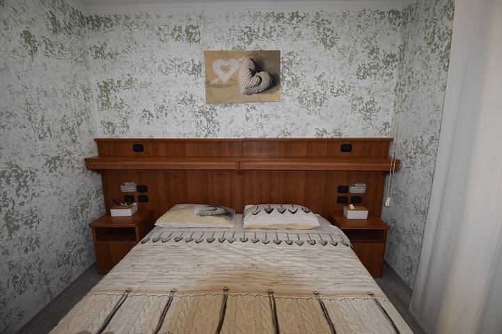 Chambre Vichy in Casal Morena, Rome