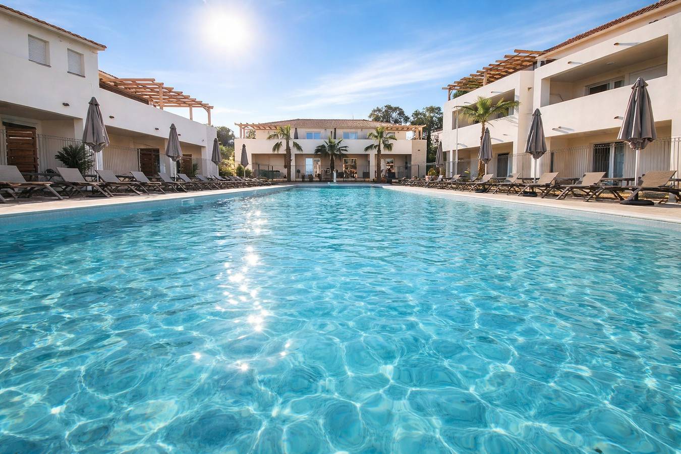 Ganze Wohnung, Ferienwohnung für 5 Personen mit Pool in Marine de Bravone, Linguizzetta