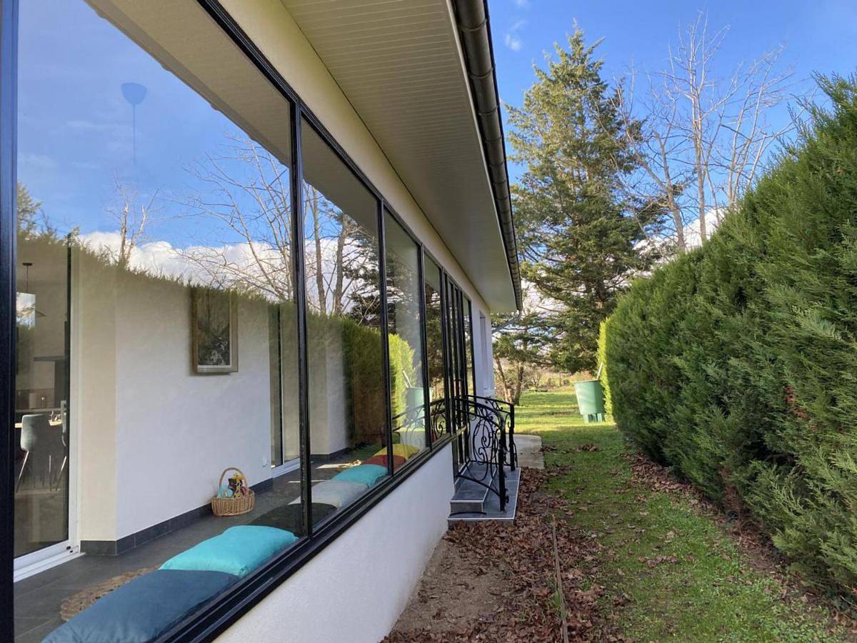 Maison contemporaine avec jardin au calme, proche centre village - Fr-1-489-417 in Broût-Vernet, Région de Vichy