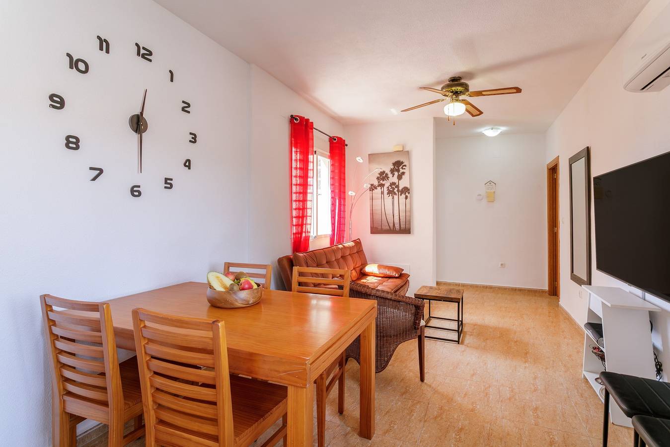 Casa Vacacional 'Dawn Of Busot' con Terraza Privada, Jardín Privado y Wi-Fi in Busot, Costa Blanca