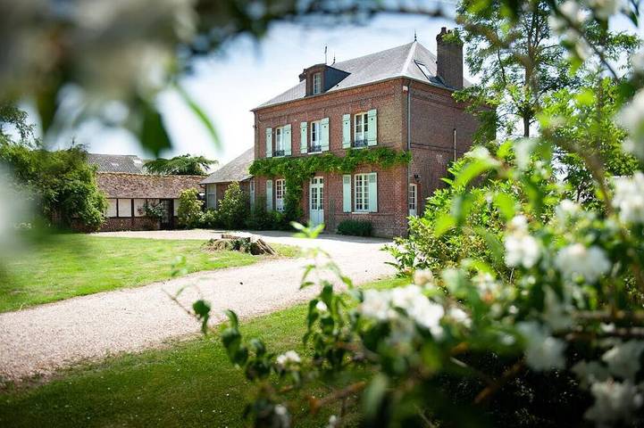 Gîte pour 9 personnes, avec jardin et terrasse à Morgny
