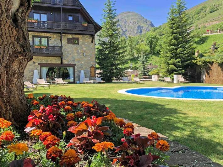 Apartamento para 4 personas, con jardín además de vistas y piscina en Baqueira Beret