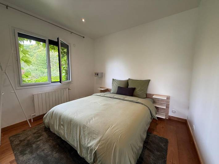 Location de vacances pour 8 personnes, avec terrasse ainsi que vue et piscine dans Nandy - 2