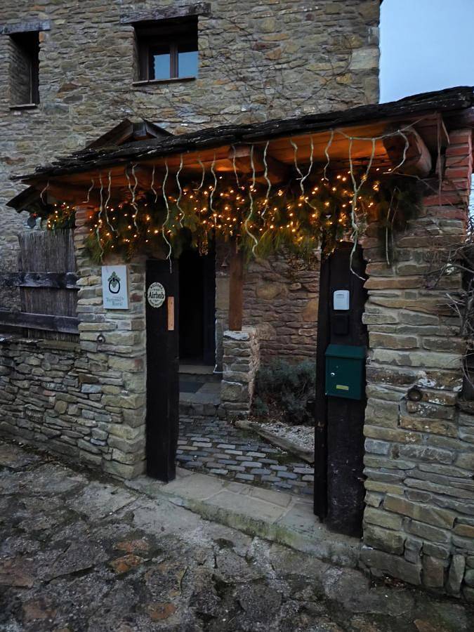 Casa rural para 4 personas, con jardín además de piscina y terraza en Jaca