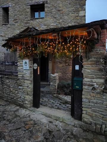 Casa rural con piscina para 4 personas, con terraza además de jardín y piscina en Pirineo Aragonés