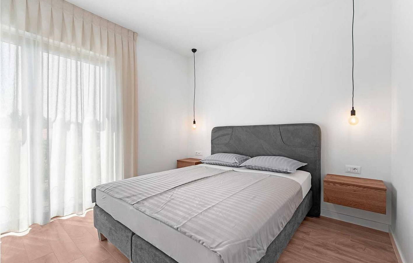Ganze Ferienwohnung, Gemütlich, 2 km zum Strand: Modernes 1-Zimmer-Apartment mit WLAN, Terrasse und Parkplatz in Poreč, Grad Poreč