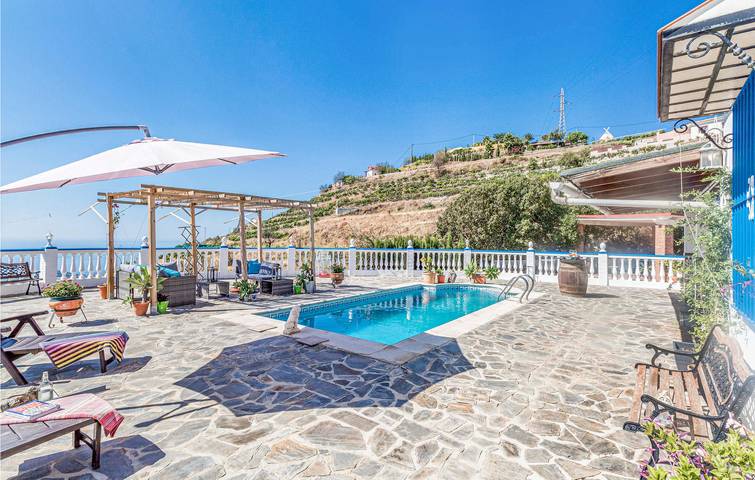 Poolside Terrace Apartment with Parking & Internet in Itrabo, Costa Tropical